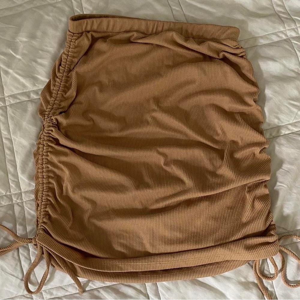 Women’s tan ruched skirt large